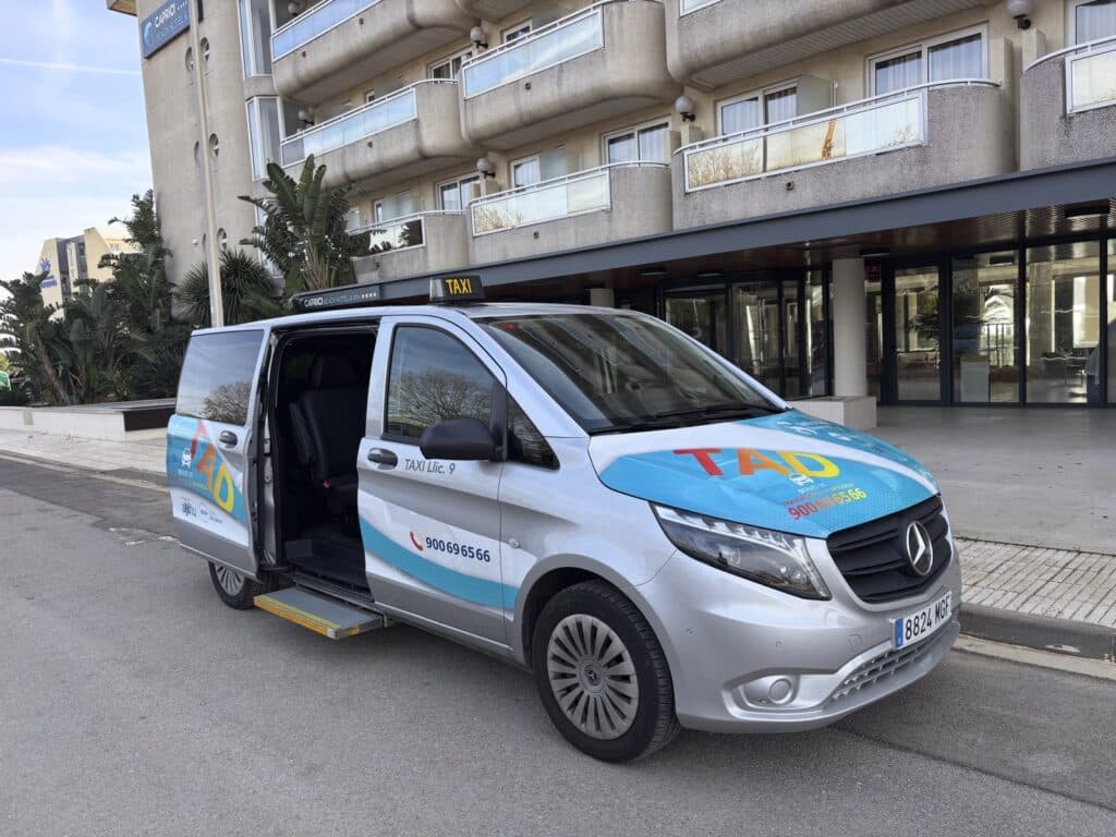 Cab 9 seats Santa Susanna